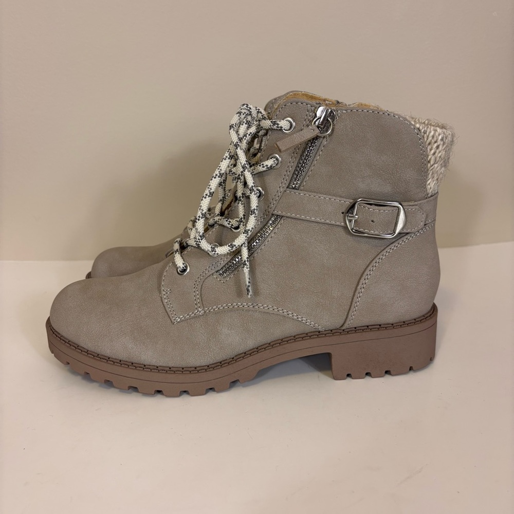 Jellypop Taupe Lace Up Ankle Boots with Knit Cuff Women’s 9